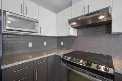 Kitchen Island Photo of 1809 14 Begbie Street, New Westminster, BC