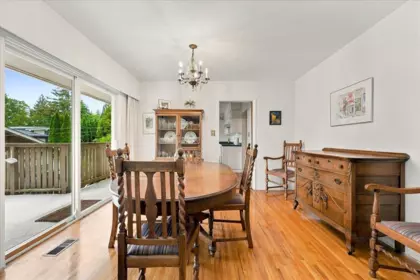 Kitchen Island Photo of 4295 Nottingham Road, North Vancouver, BC