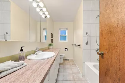Powder Room Photo of 4295 Nottingham Road, North Vancouver, BC