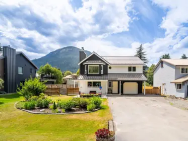7403 Harrow Road, Pemberton, BC, Pemberton — Single Family Residence for sale