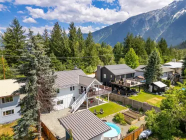 7403 Harrow Road, Pemberton, BC, Pemberton — Single Family Residence for sale