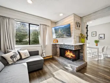 304 A/B 2129 Lake Placid Road, Whistler, BC, Whistler — Apartment/Condo for sale