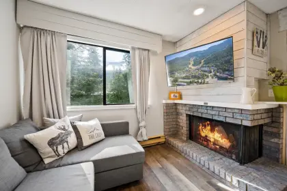 304 A/B 2129 Lake Placid Road, Whistler, BC, Whistler — Apartment/Condo for sale