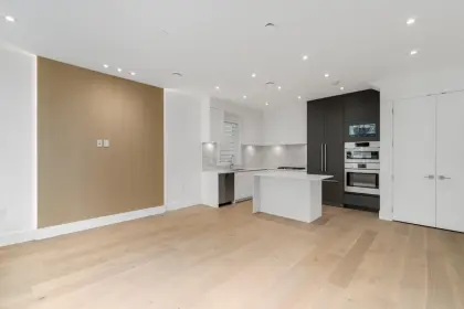 1 50 E 58th Avenue, Vancouver, BC, Vancouver — Half Duplex for sale