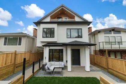 1 50 E 58th Avenue, Vancouver, BC, Vancouver — Half Duplex for sale