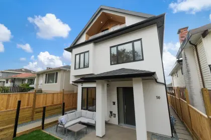 1 50 E 58th Avenue, Vancouver, BC, Vancouver — Half Duplex for sale