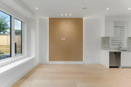 1 50 E 58th Avenue, Vancouver, BC, Vancouver — Half Duplex for sale