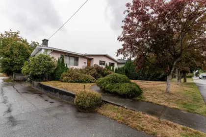 6692 Napier Street, Burnaby, BC, Burnaby — Single Family Residence for sale
