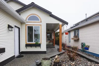 20631 W River Road, Maple Ridge, BC, Maple ridge — Single Family Residence for sale
