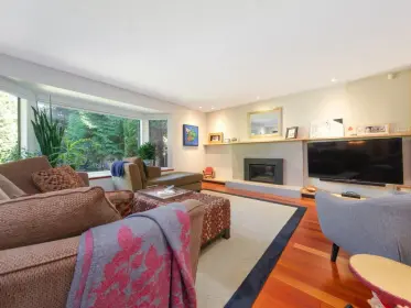 8228 Burnlake Drive, Burnaby, BC, Burnaby — Single Family Residence for sale