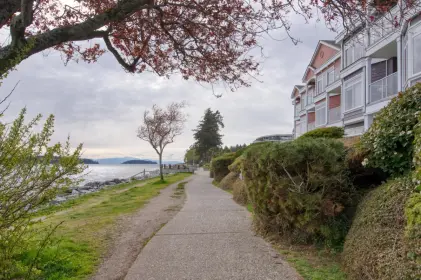 203 5470 Inlet Avenue, Sechelt, BC, Sechelt — Apartment/Condo for sale