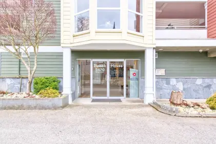 203 5470 Inlet Avenue, Sechelt, BC, Sechelt — Apartment/Condo for sale