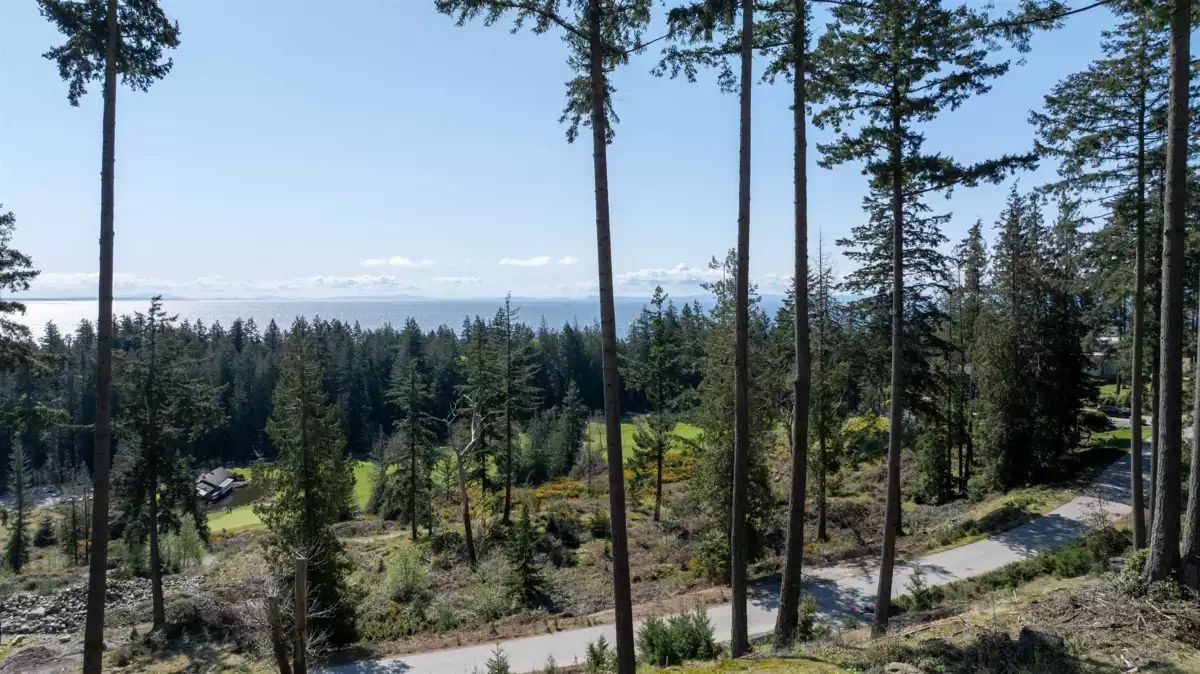 Primary Bathroom Photo of 818 Mcintosh Lane, Bowen Island, BC