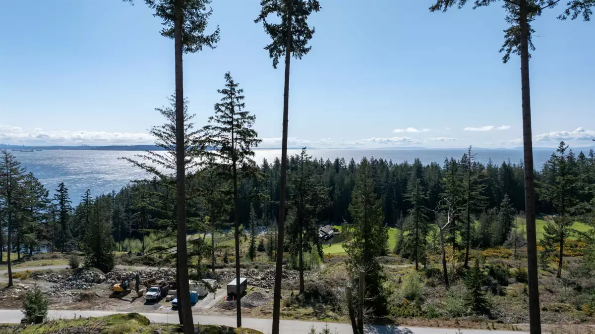 Walk-In Closet Photo of 818 Mcintosh Lane, Bowen Island, BC