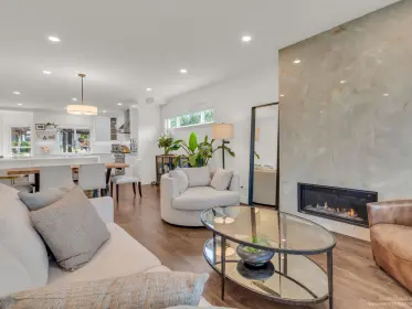 850 E 15th Street, North Vancouver, BC, North vancouver — Single Family Residence for sale