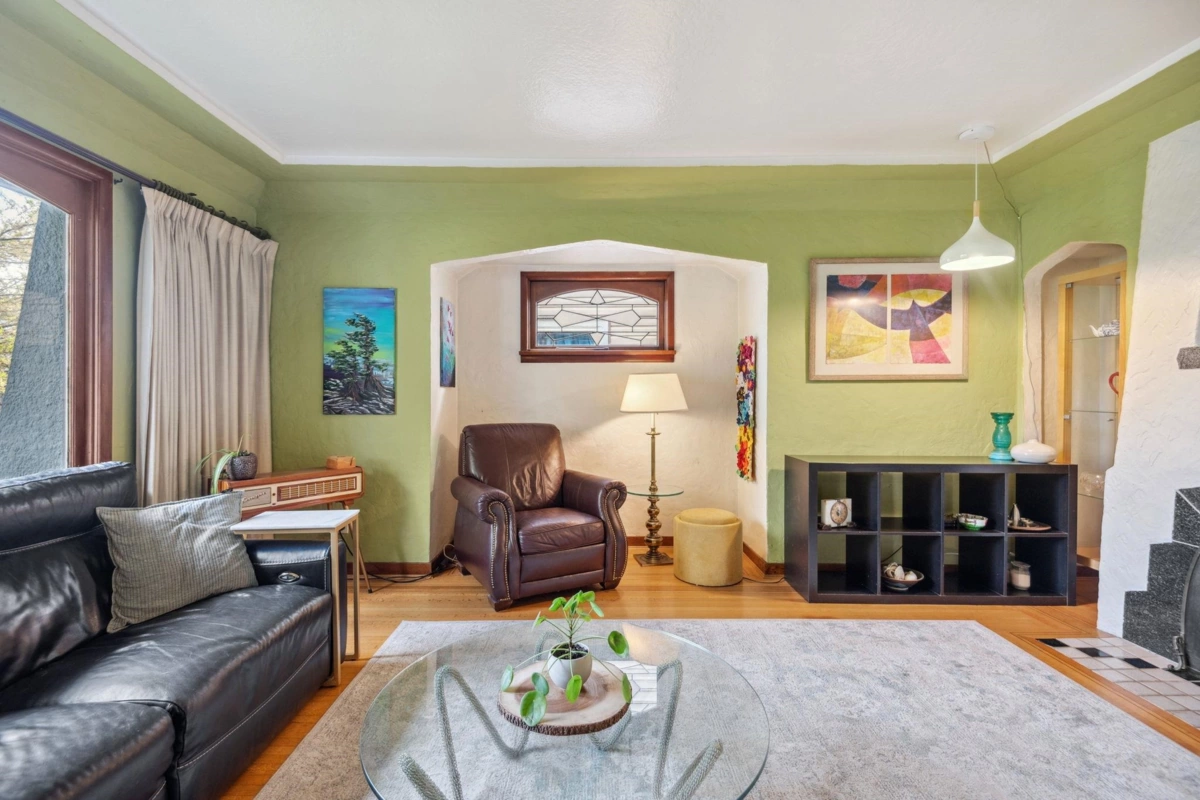 Dining Area Photo of 1216 Edinburgh Street, New Westminster, BC