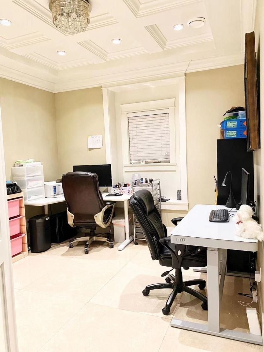 Kitchen Island Photo of 8180 Lundy Road, Richmond, BC