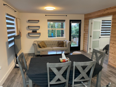 Breakfast Nook Photo of 14784 Gordon Avenue, White Rock, BC