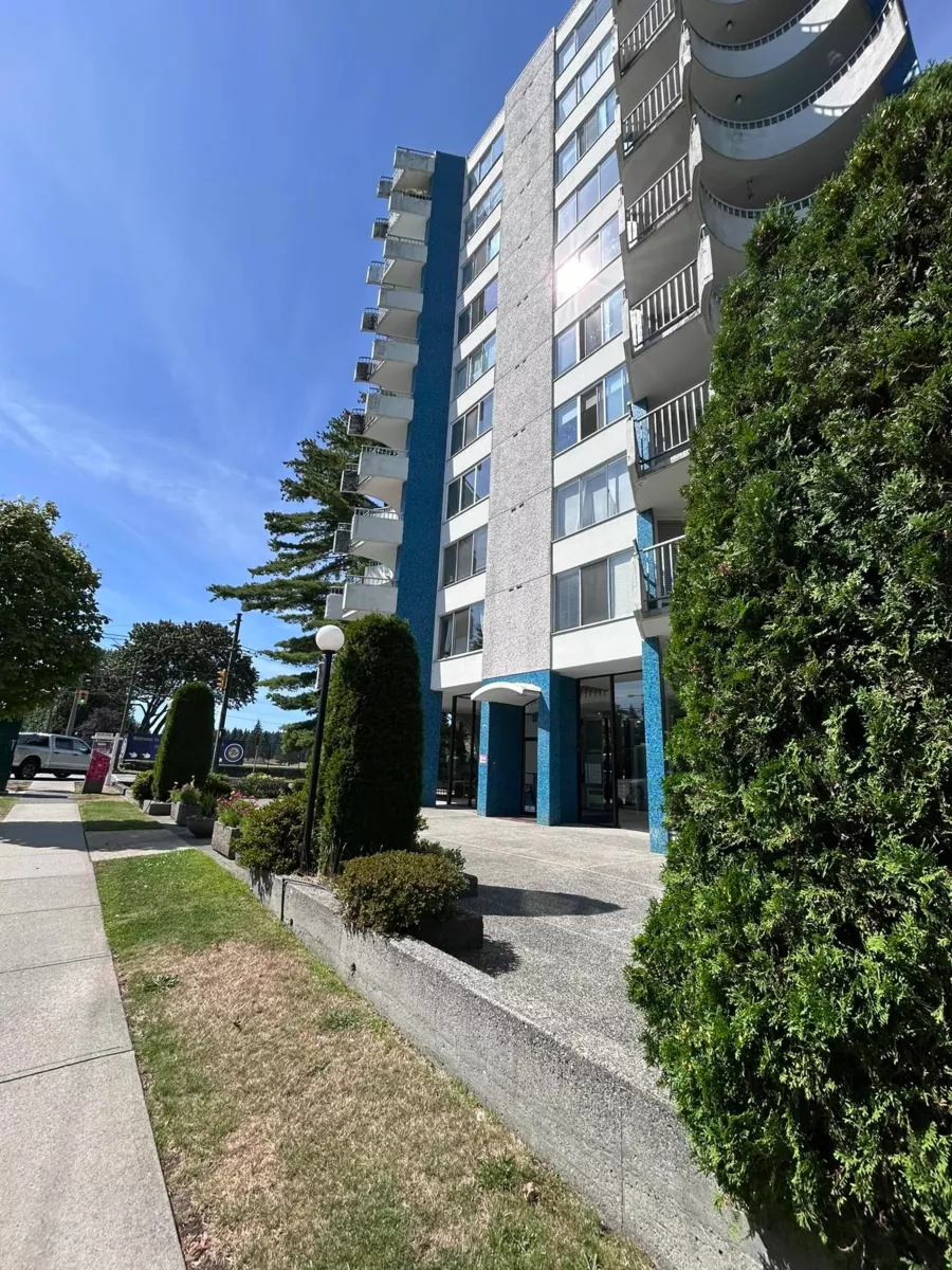 Backyard Photo of 303 4691 W 10th Avenue, Vancouver, BC