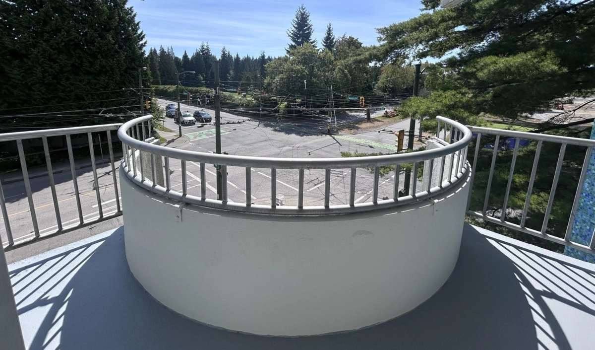 Walk-In Closet Photo of 303 4691 W 10th Avenue, Vancouver, BC