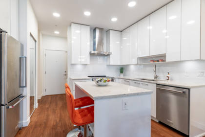 306 5460 Broadway, Burnaby, BC, Burnaby — Apartment/Condo for sale