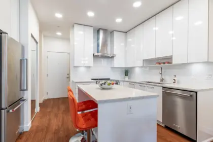 306 5460 Broadway, Burnaby, BC, Burnaby — Apartment/Condo for sale