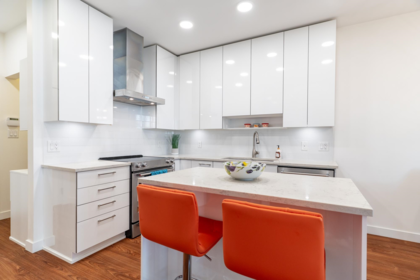 306 5460 Broadway, Burnaby, BC, Burnaby — Apartment/Condo for sale
