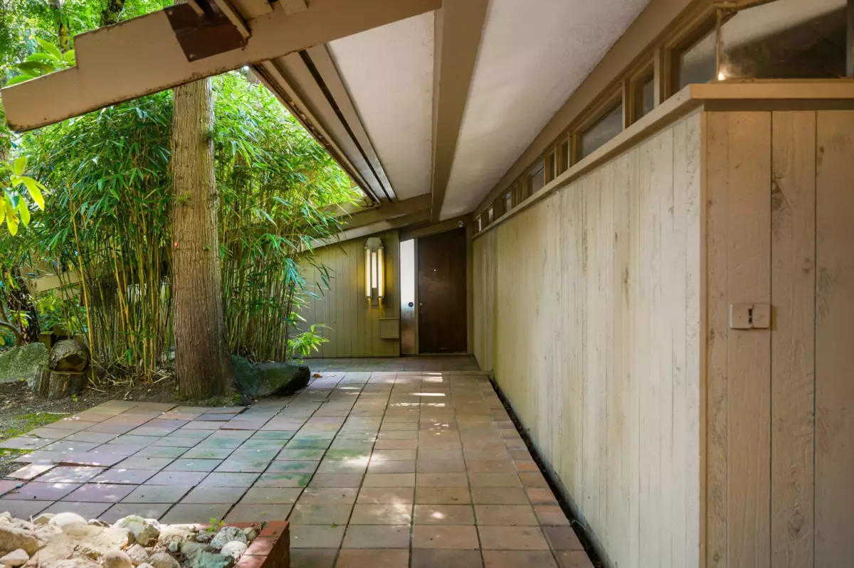 Breakfast Nook Photo of 12581 16 Avenue, Surrey, BC