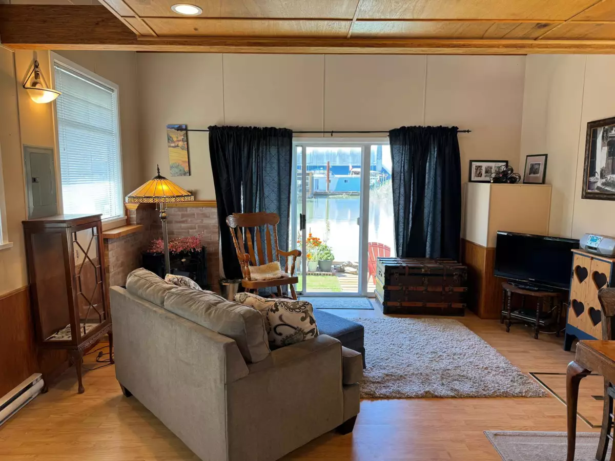 Pantry Photo of 23220 Dyke Road, Richmond, BC