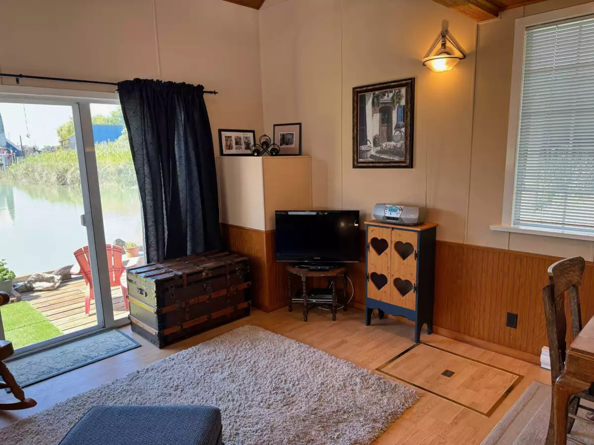 Primary Bathroom Photo of 23220 Dyke Road, Richmond, BC