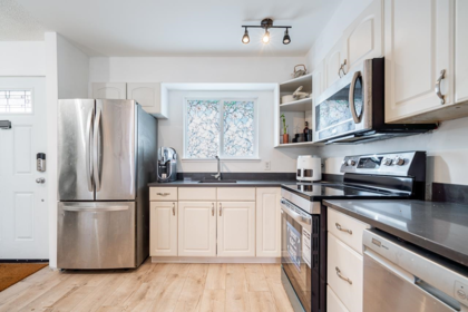 6043 W Greenside Drive, Surrey, BC, Surrey — Townhouse for sale