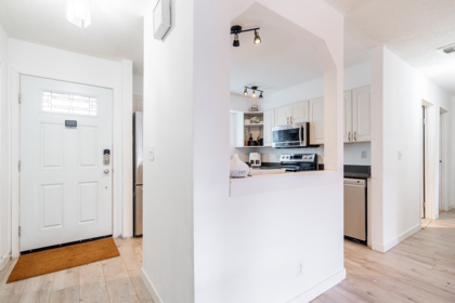 6043 W Greenside Drive, Surrey, BC, Surrey — Townhouse for sale
