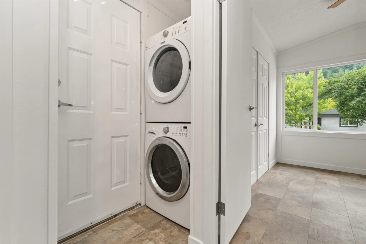 Breakfast Nook Photo of 34 65367 Kawkawa Lake Road, Hope, BC