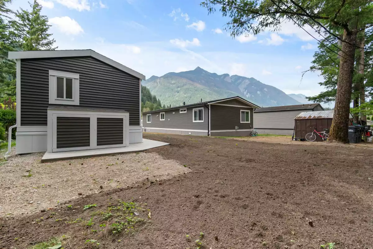Entry Foyer Photo of 34 65367 Kawkawa Lake Road, Hope, BC