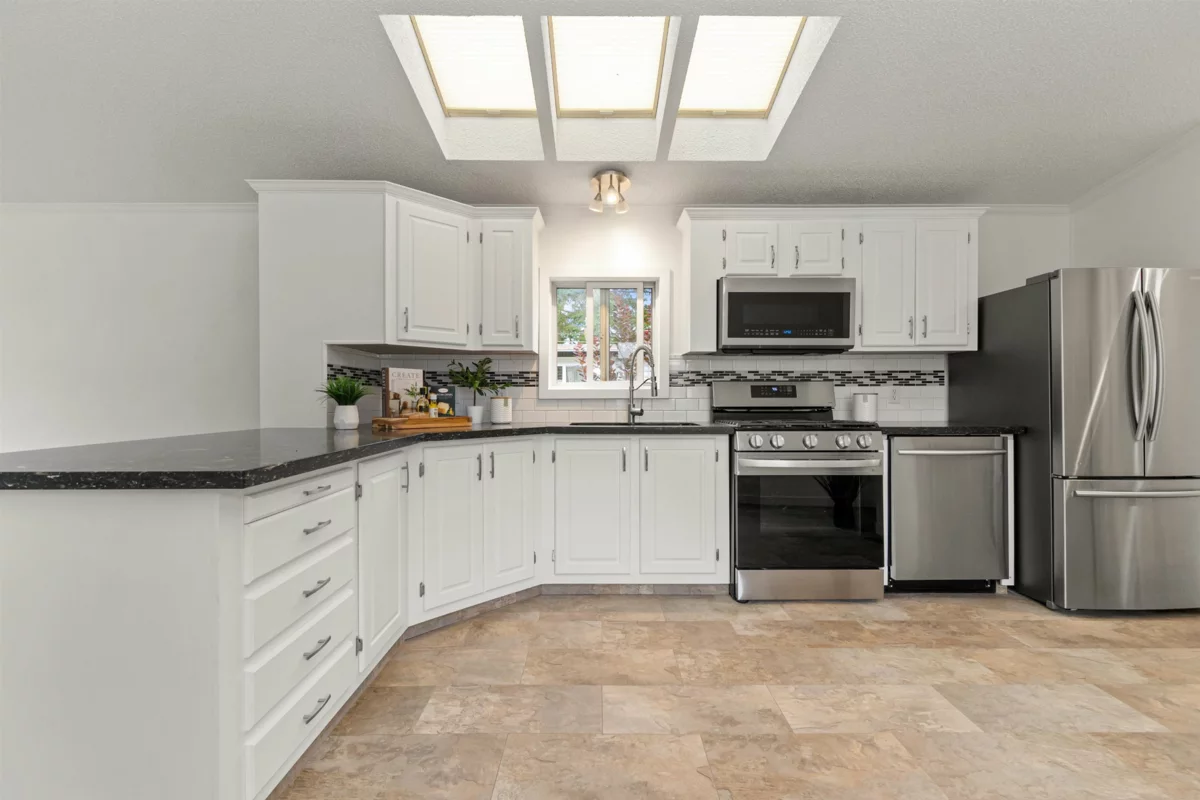 Family Room Photo of 34 65367 Kawkawa Lake Road, Hope, BC