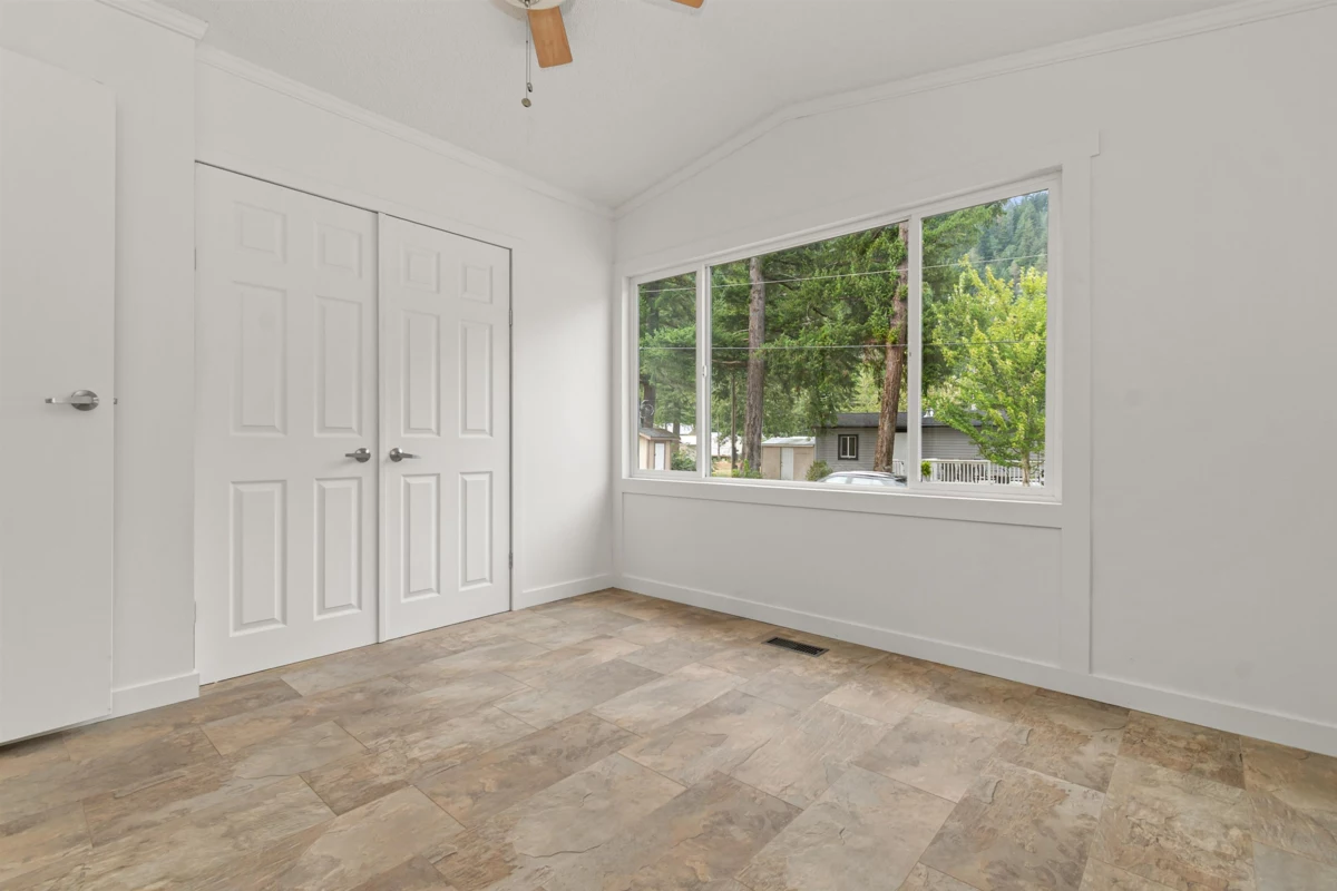Kitchen Island Photo of 34 65367 Kawkawa Lake Road, Hope, BC