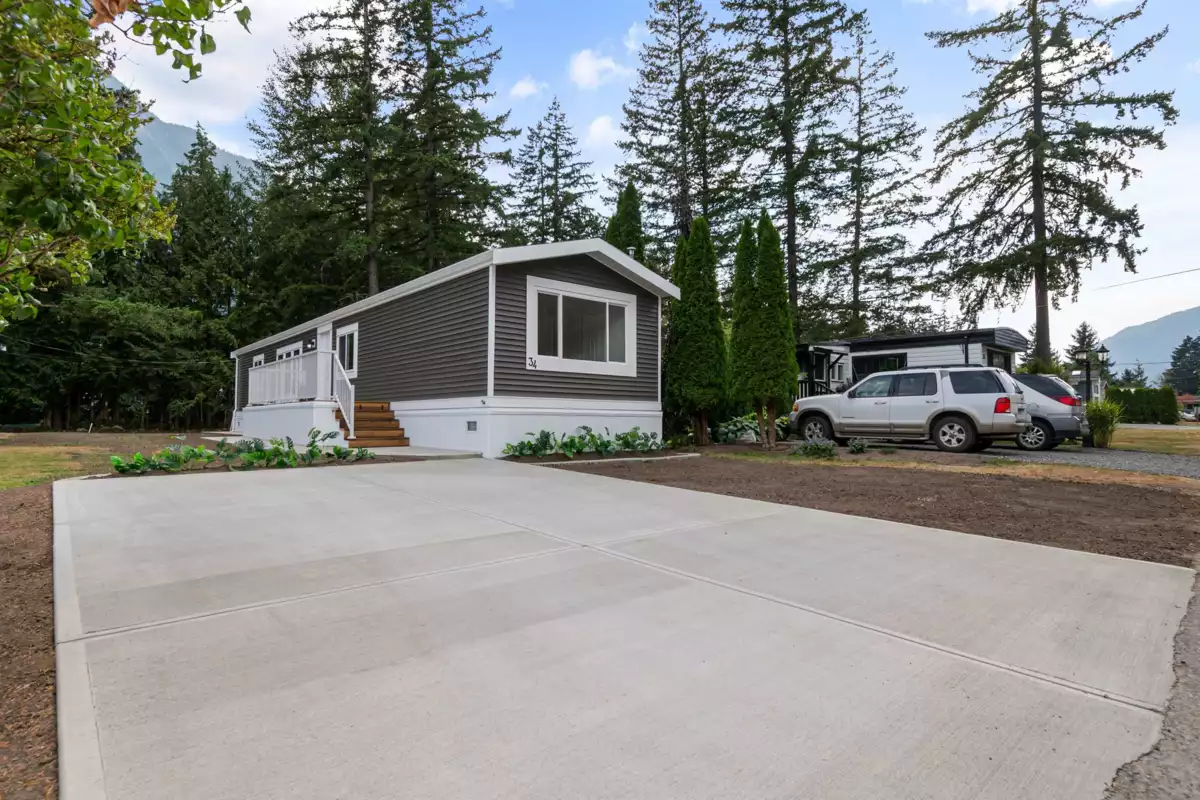 Staircase Photo of 34 65367 Kawkawa Lake Road, Hope, BC