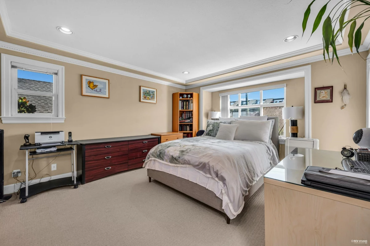 Entry Foyer Photo of 648 E 3rd Street, North Vancouver, BC