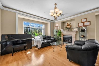 Kitchen Photo of 648 E 3rd Street, North Vancouver, BC