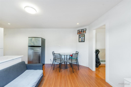 Hallway Photo of 16123 86 Avenue, Surrey, BC
