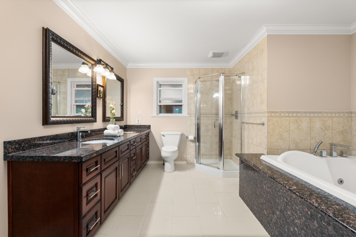 Entry Foyer Photo of 13514 20 Avenue, Surrey, BC