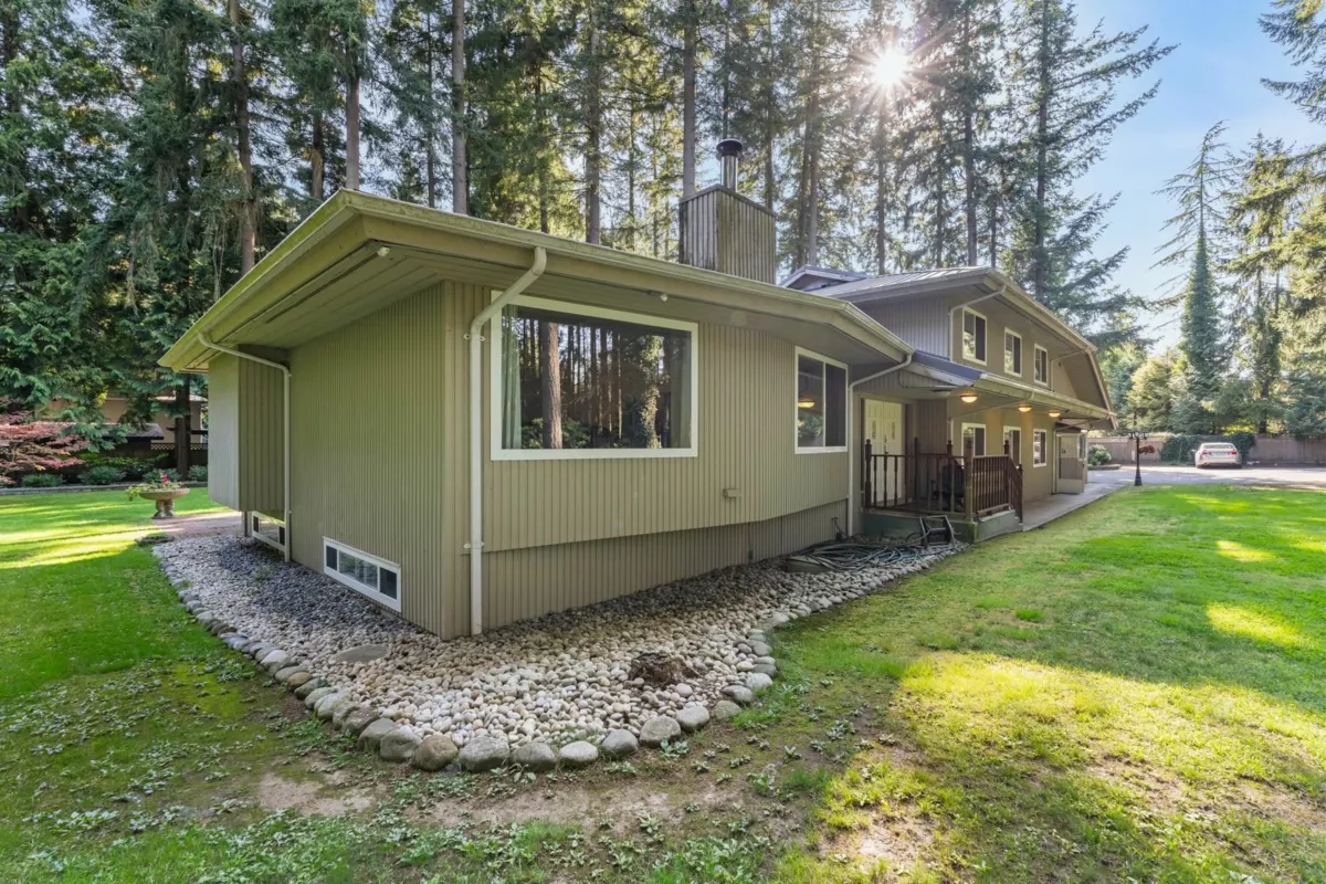 Kitchen Island Photo of 13514 20 Avenue, Surrey, BC