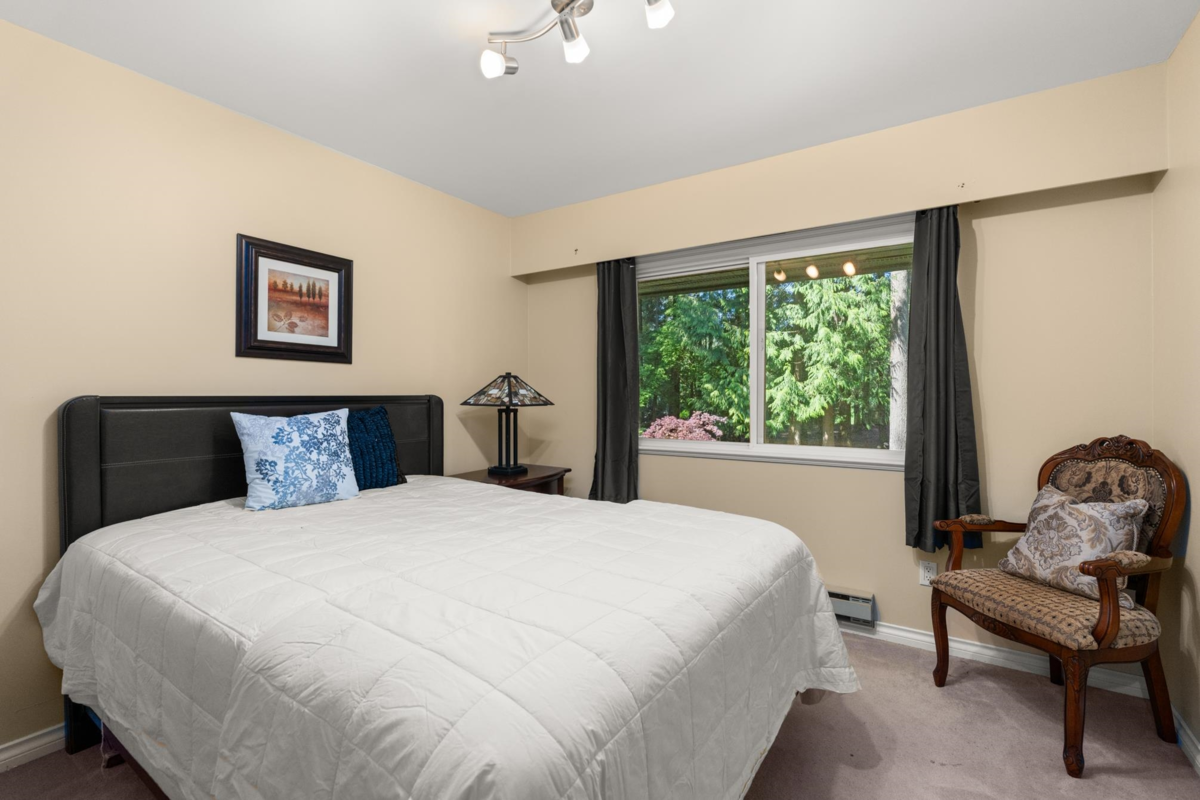 Powder Room Photo of 13514 20 Avenue, Surrey, BC