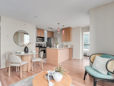 2204 928 Homer Street, Vancouver, BC, Vancouver — Apartment/Condo for sale