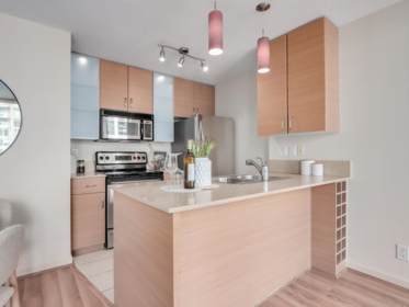 2204 928 Homer Street, Vancouver, BC, Vancouver — Apartment/Condo for sale