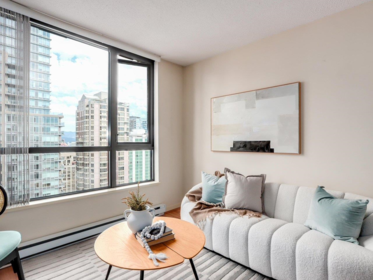2204 928 Homer Street, Vancouver, BC, Vancouver — Apartment/Condo for sale