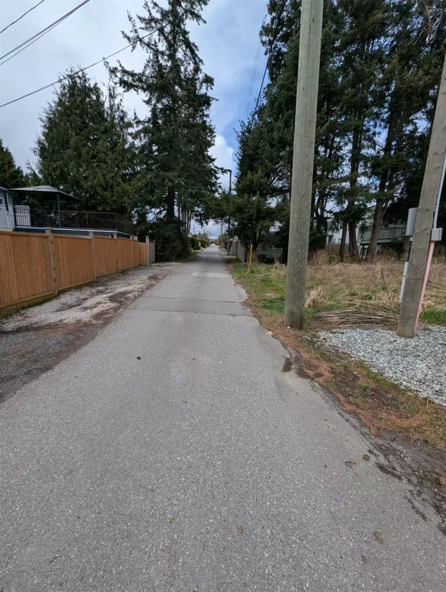 Kitchen Photo of 15482 Semiahmoo Avenue, White Rock, BC