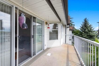 Entry Foyer Photo of 315 33535 King Road, Abbotsford, BC