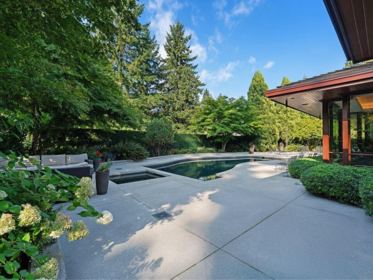 375 Hidhurst Place, West Vancouver, BC, West Vancouver — Single Family Residence for sale