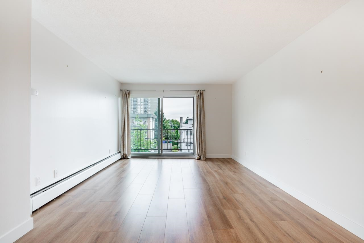 Family Room Photo of 306 505 Ninth Street, New Westminster, BC